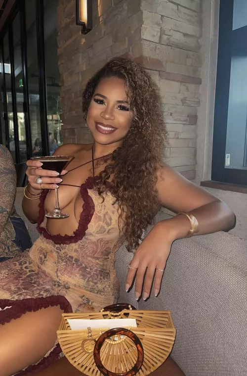 Looking for a new loyal SD. Cheers to being spoiled 🥂