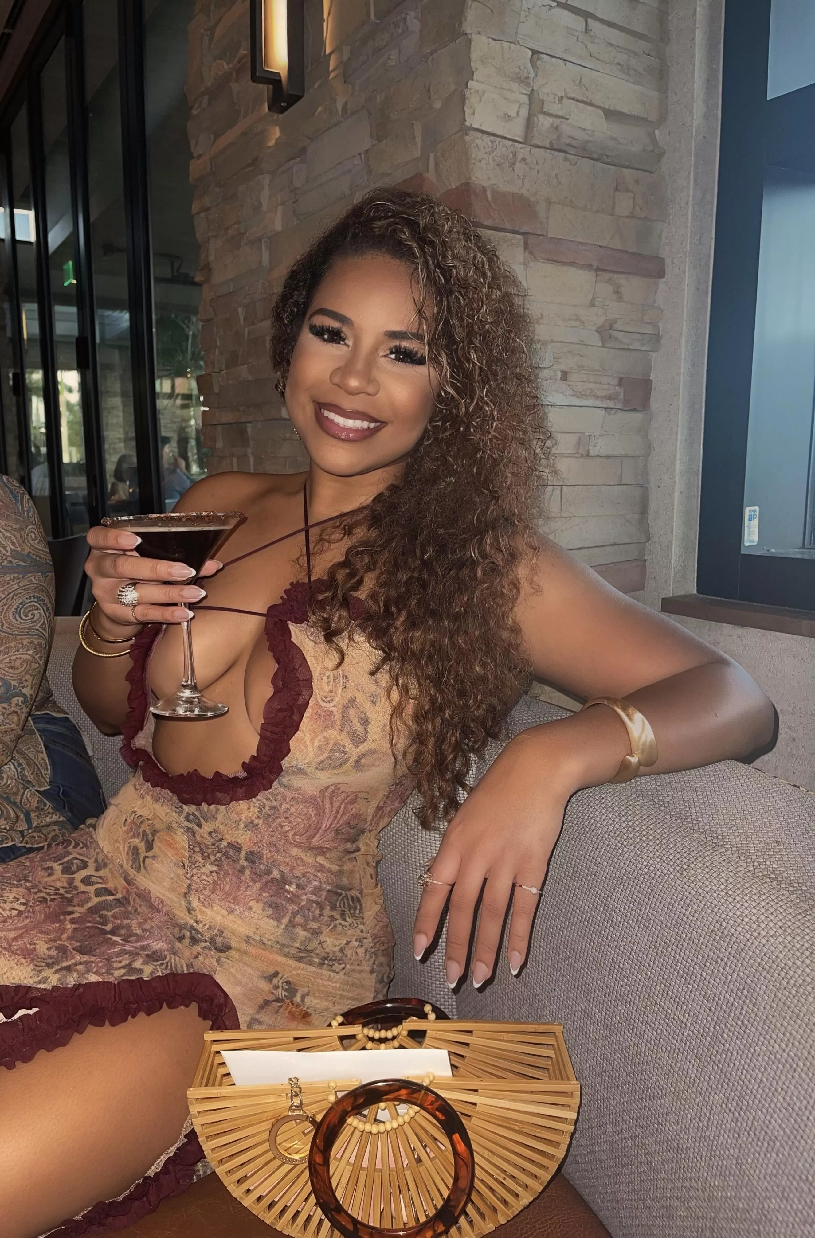 Looking for a new loyal SD. Cheers to being spoiled 🥂