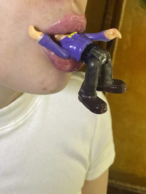 mmmm  u can see inside 