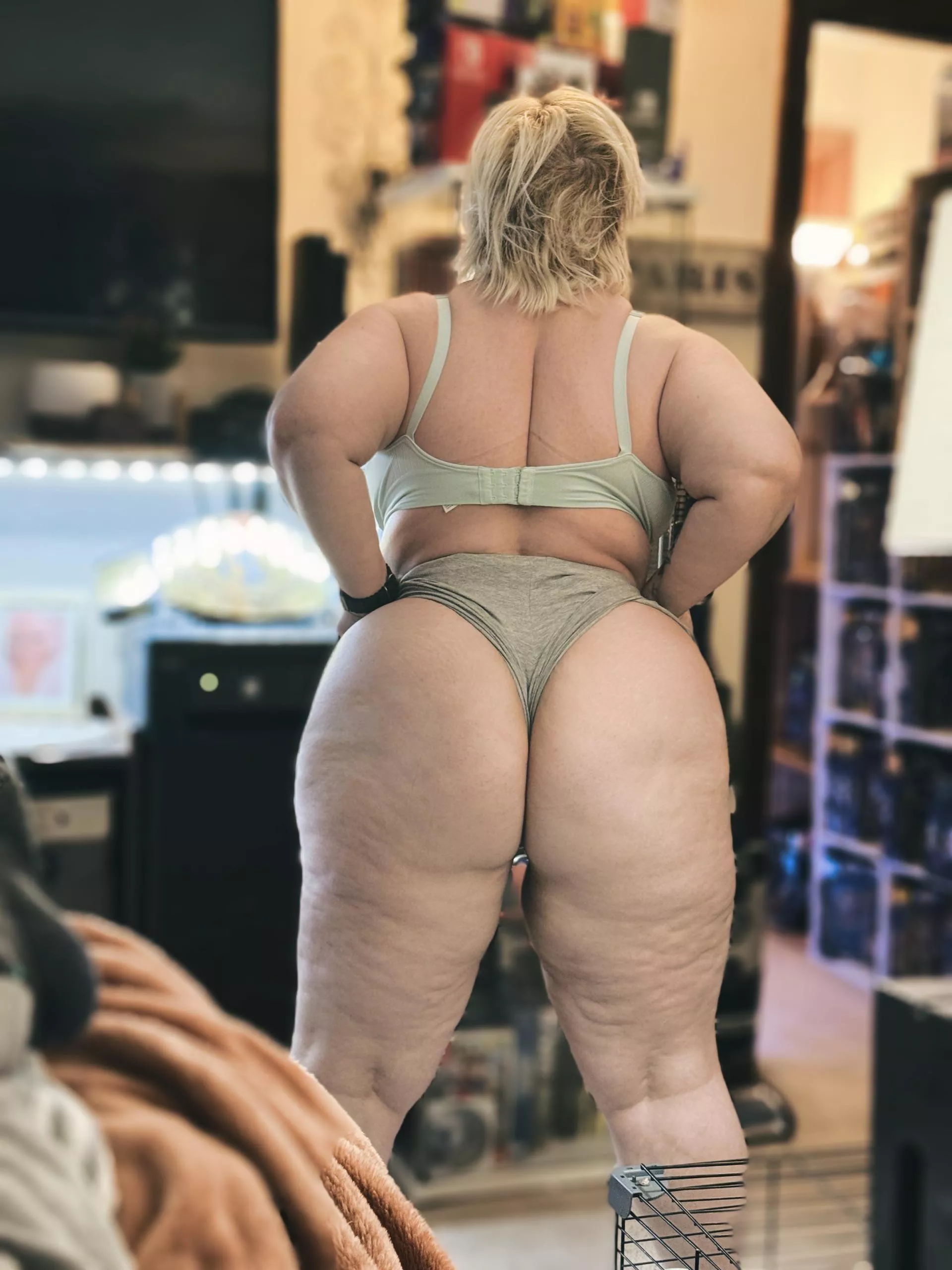 My PHAT Legs and Butt Needs Some Oil ;) 