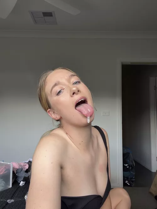 my tongue is looking for a hard b0ner 