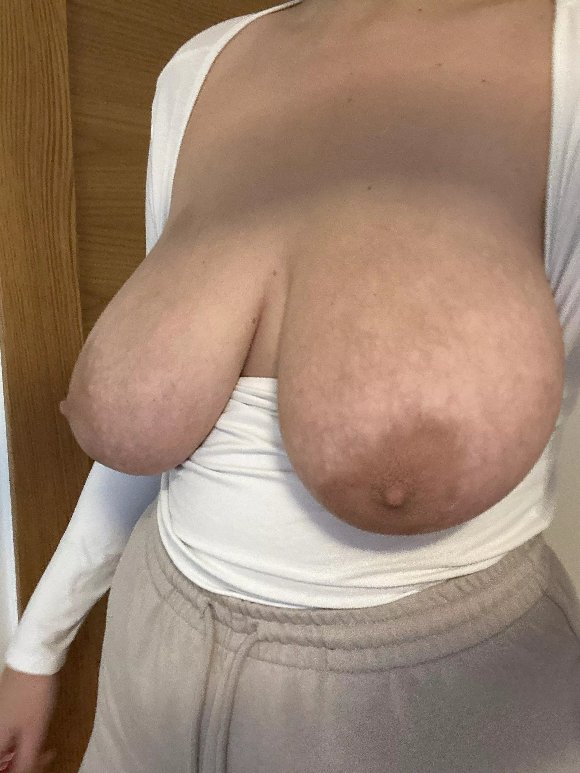 Need someone to come suck these tits and i'll suck their dik :P