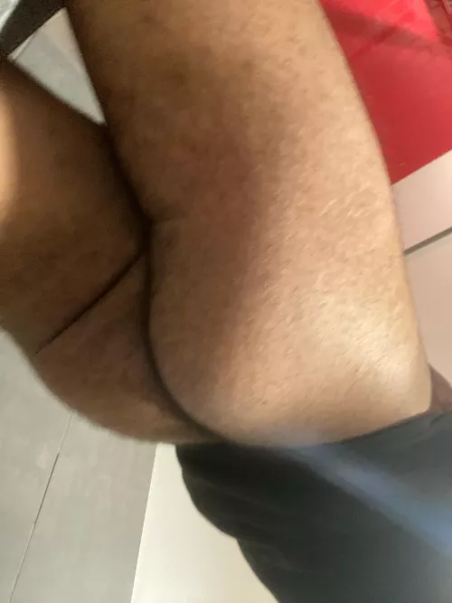 Need someone to fuck this ass in the back of a tinted van or something when i go on break 