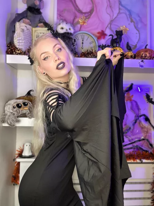 New content posting everyday, come see all my explicit videos without pay walls , link below Sale on now ! 