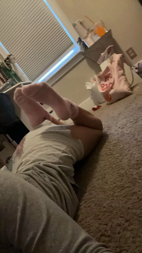 Pretty princess in pretty pink socks that’ll absolutely demolish you💋