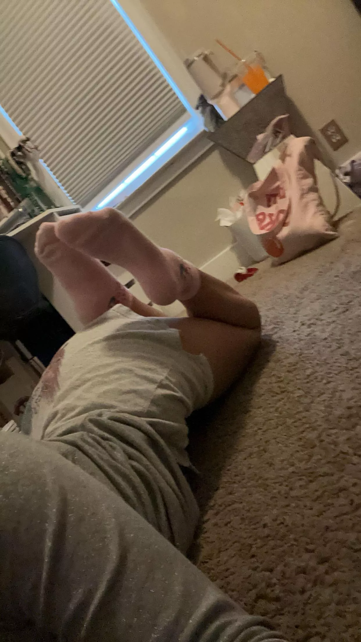 Pretty princess in pretty pink socks that’ll absolutely demolish you💋