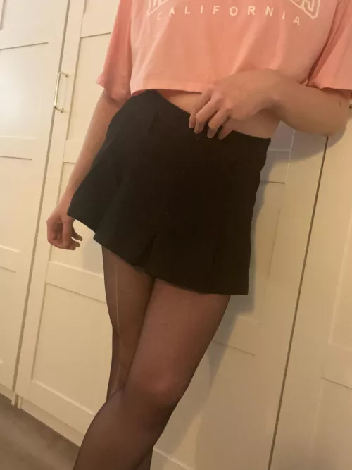 Short skirt and pantyhose 