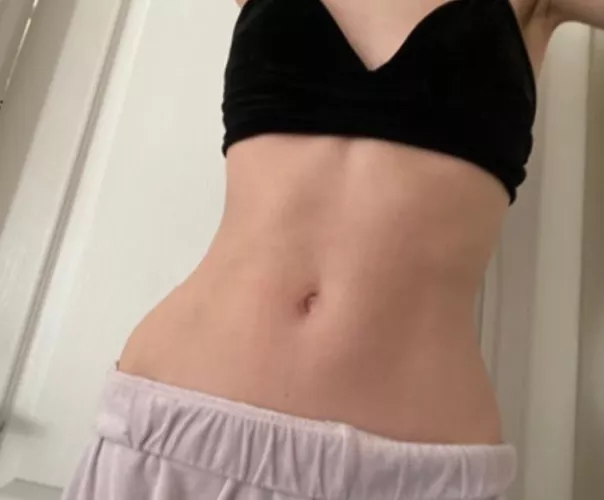 showing off my frame in pjs😊