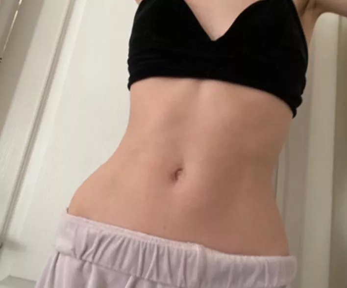 showing off my frame in pjs😊