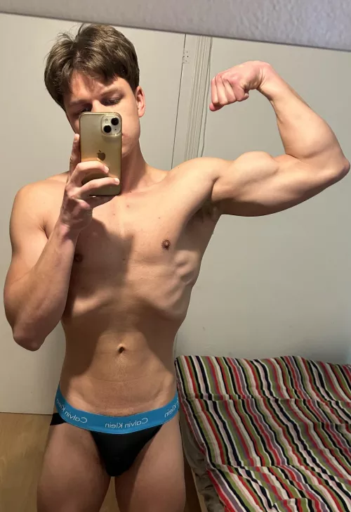 Sniff or lick my musky pit?