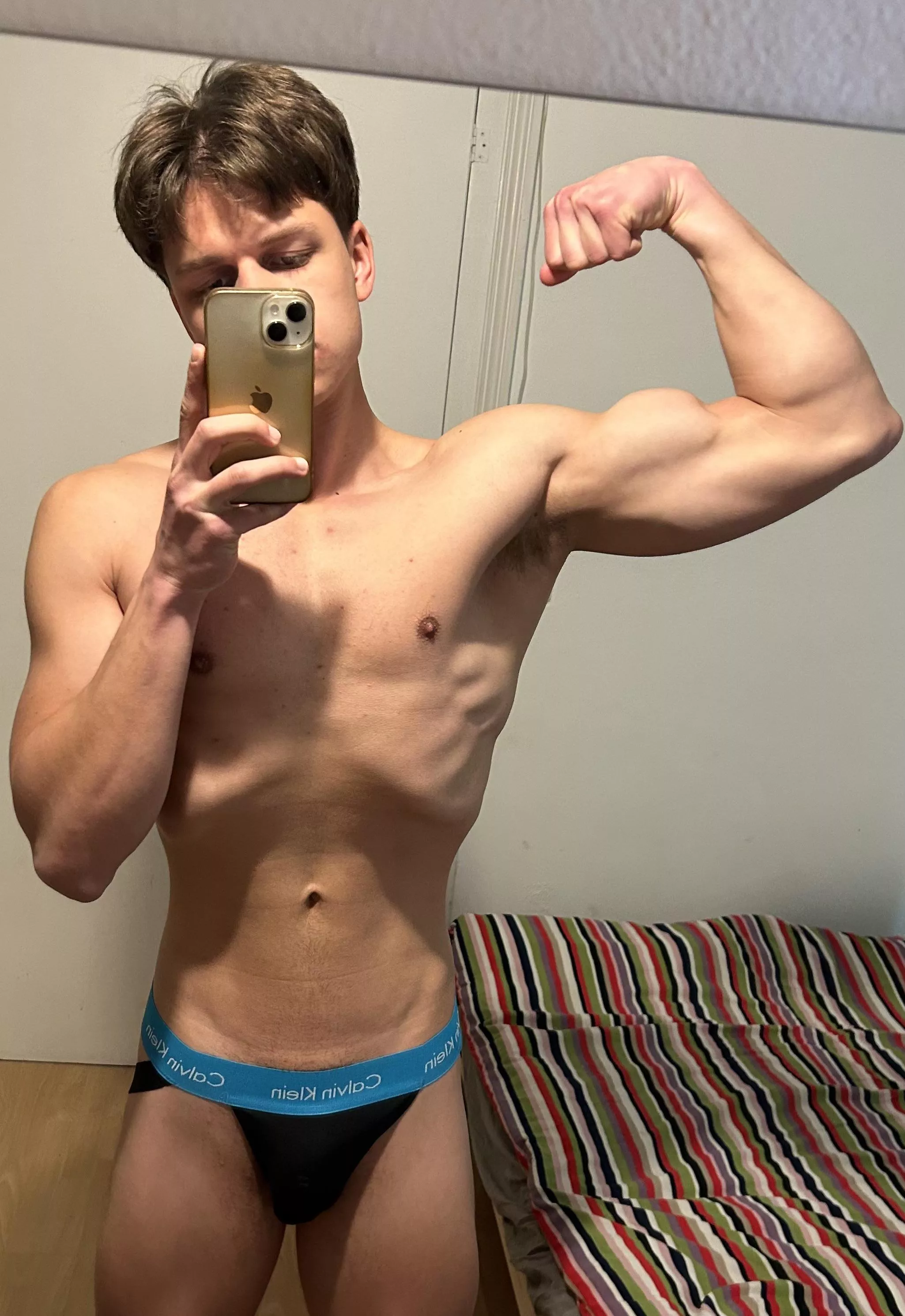 Sniff or lick my musky pit?