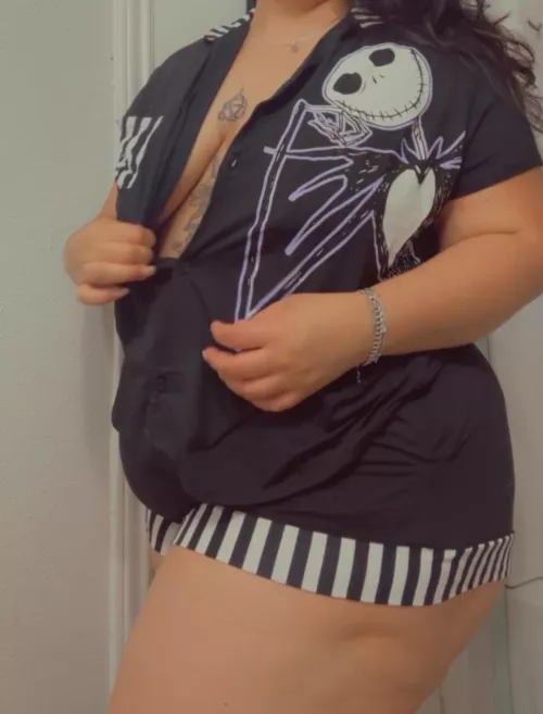 Spooky season is here 😈🍑