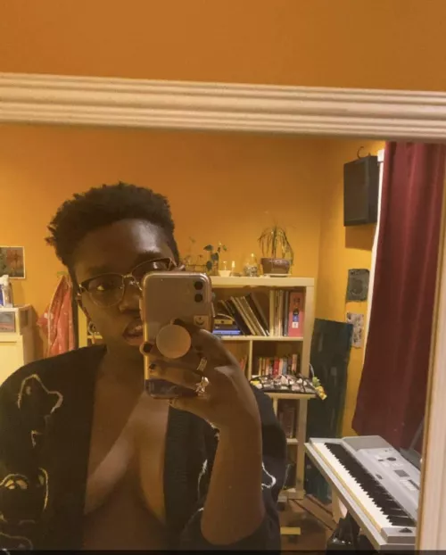 Stop staring at my BOObs and empty your fucking wallet 👻🤑