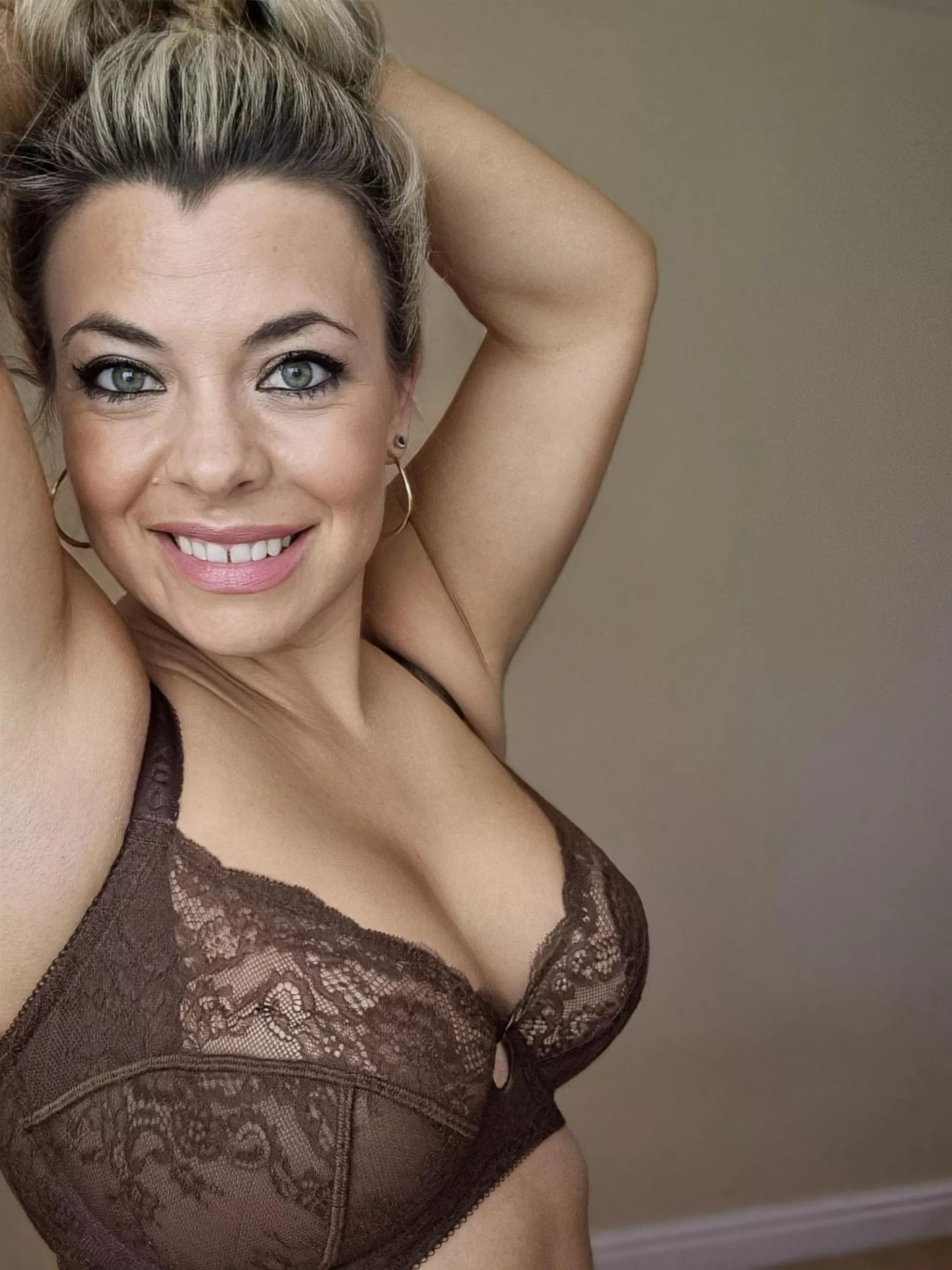 Teasing you with my eyes 