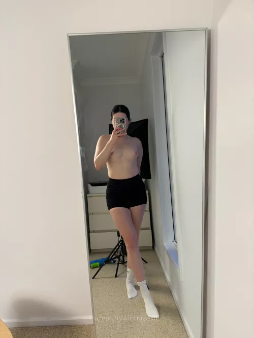 The nerf gun really bringing the milf pic together 