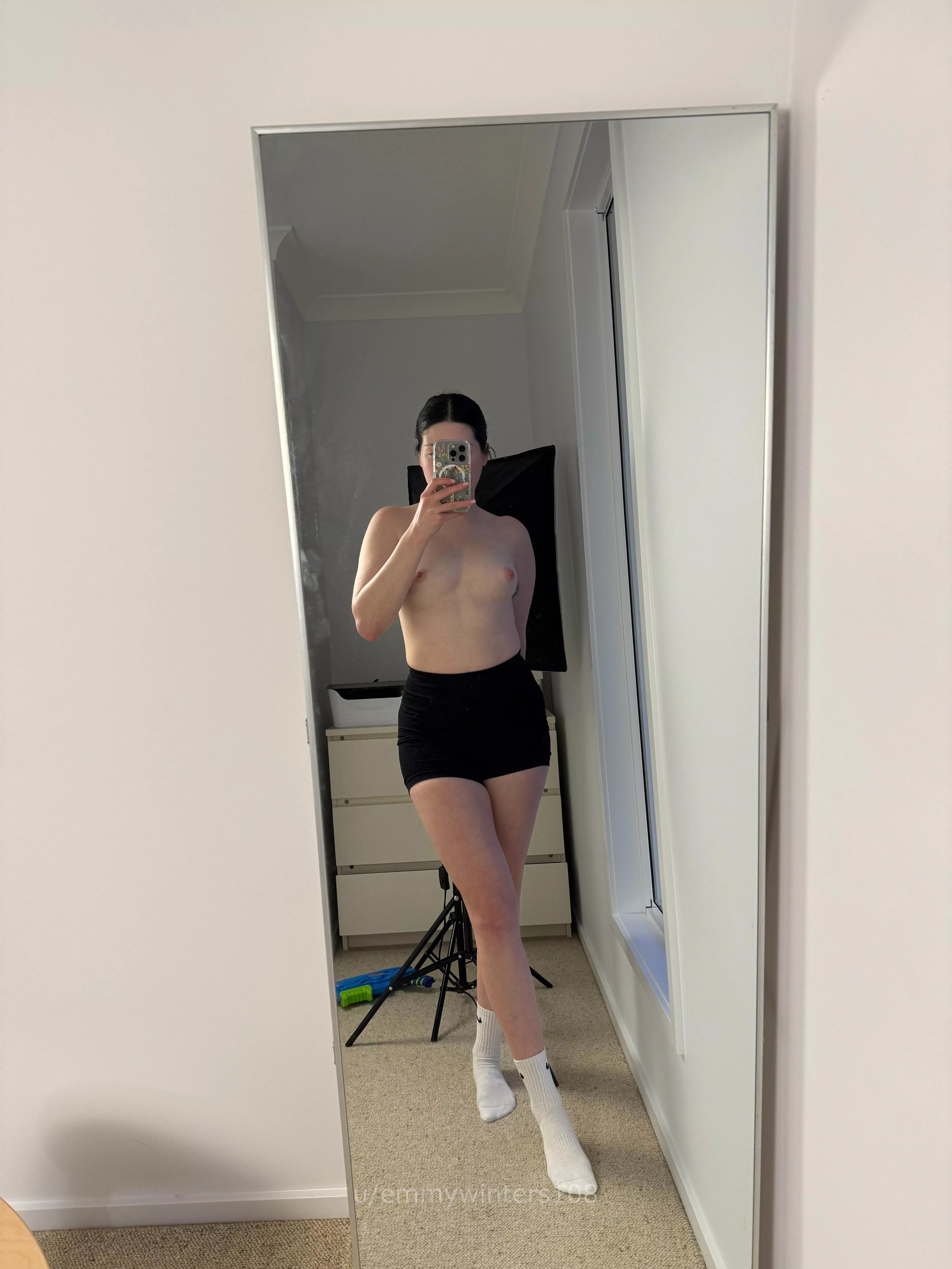 The nerf gun really bringing the milf pic together 