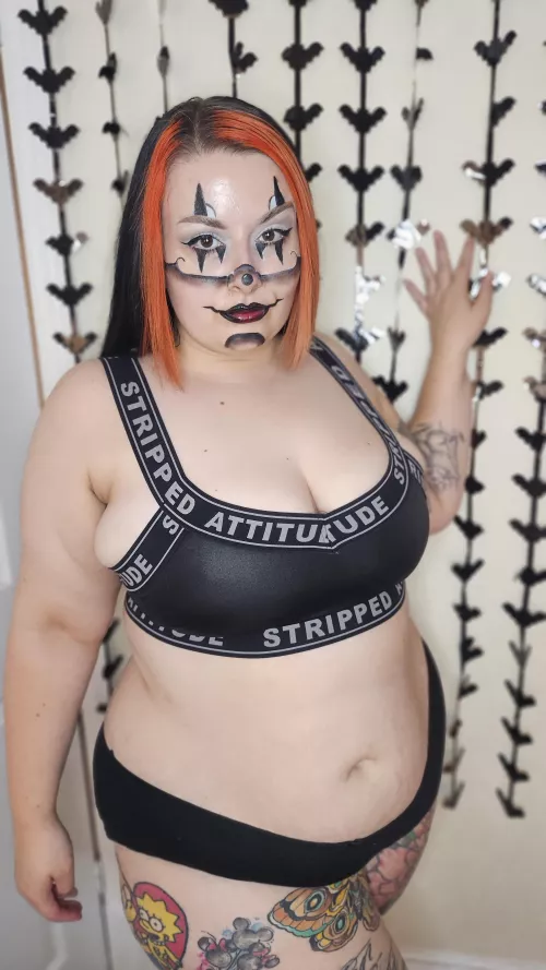 The stretch marks just add to the costume imo