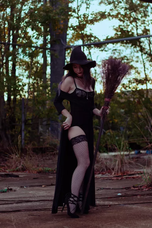 The witchy vibes are real this time of year 💜