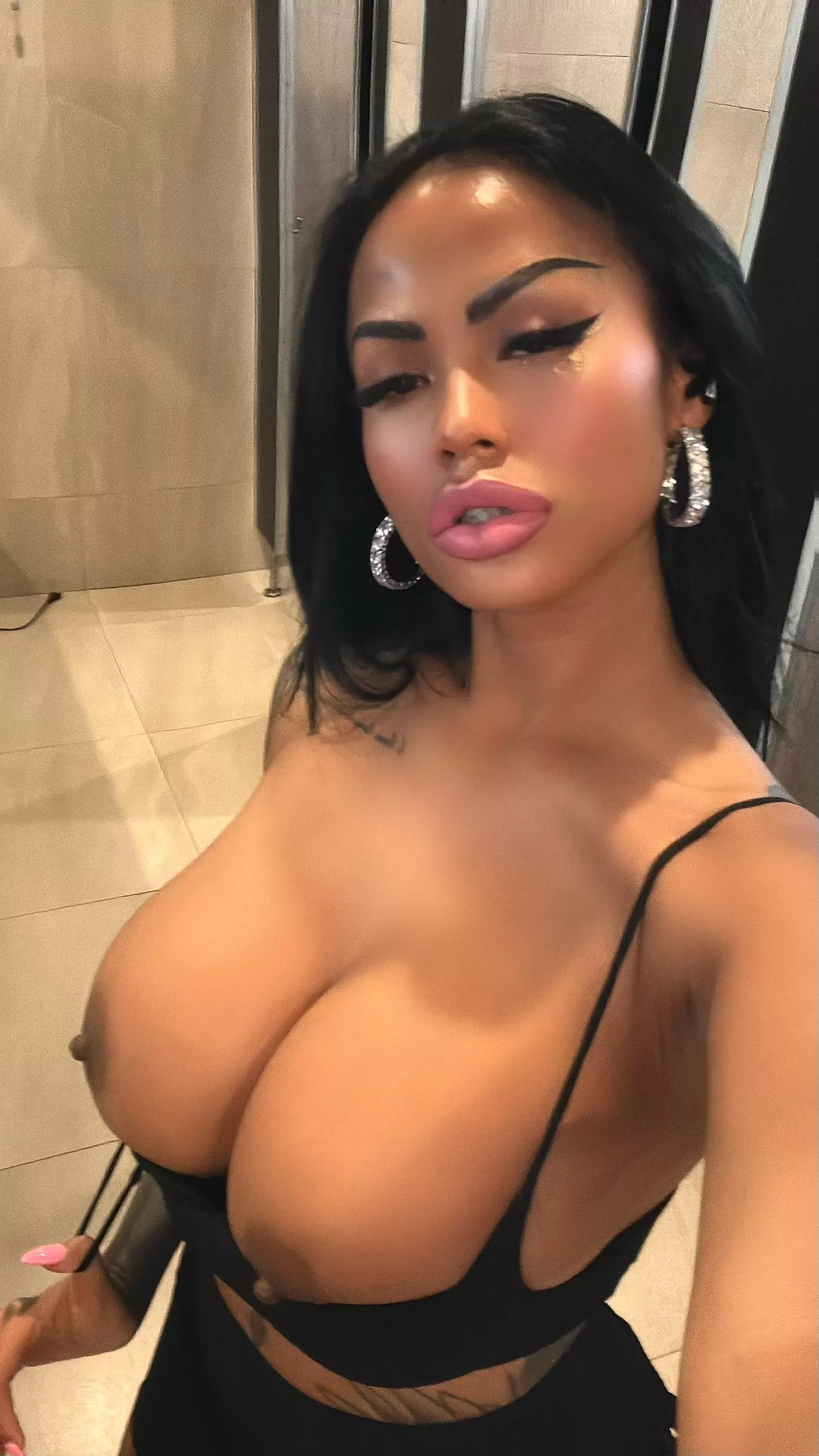 they should rename me the plastic queen 