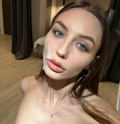 This cum makes my lips look better