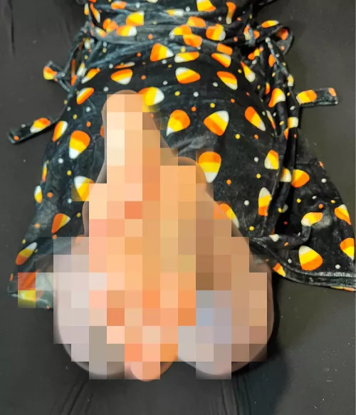 	Trick or Treat, Smell my Feet. Give me something good to eat. 🎃🎃👣👣