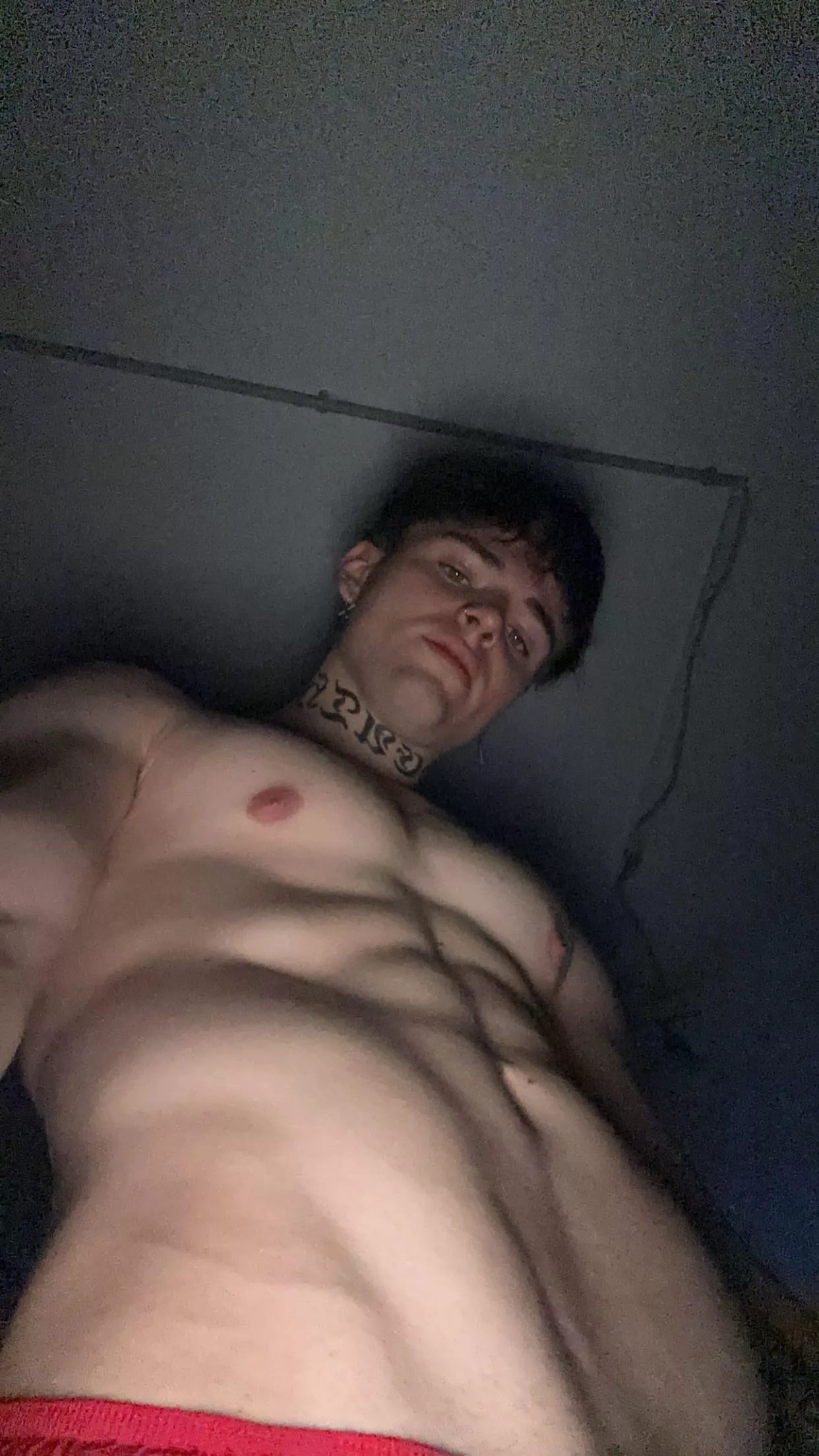 wanna see more than my V right now?😈🤫