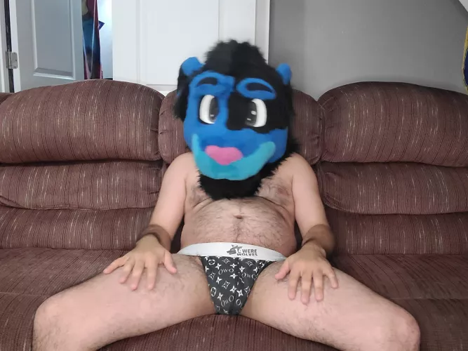 Welcome to my own casting couch! Any volunteers~? (OF: LustyLion9869)