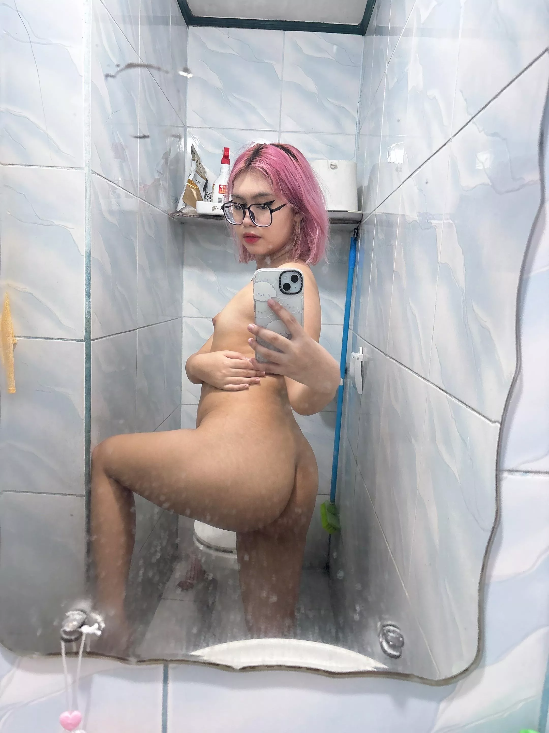 Went to my cousin's house and took nude photos at their comfort room 😉