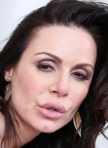 What do you think Kendra is thinking about here?