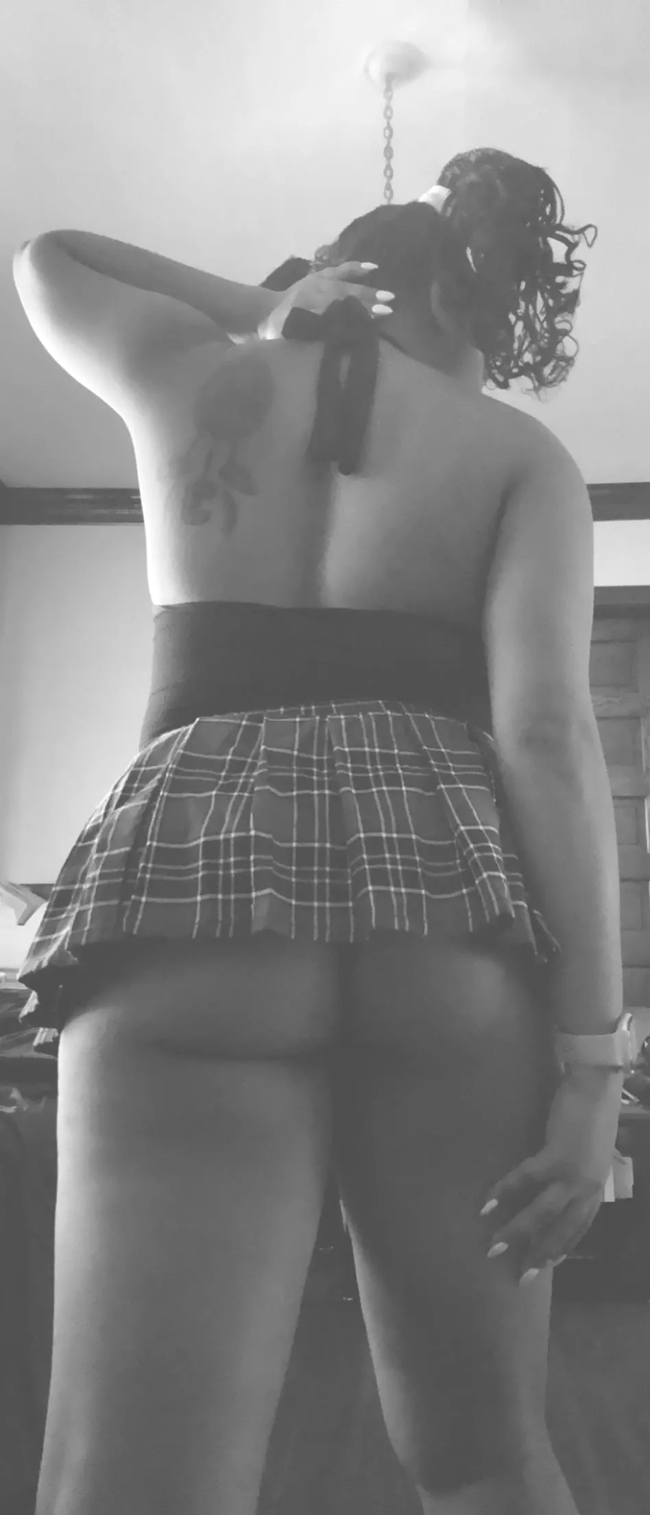 Who wants breed my tight little hole 🙃