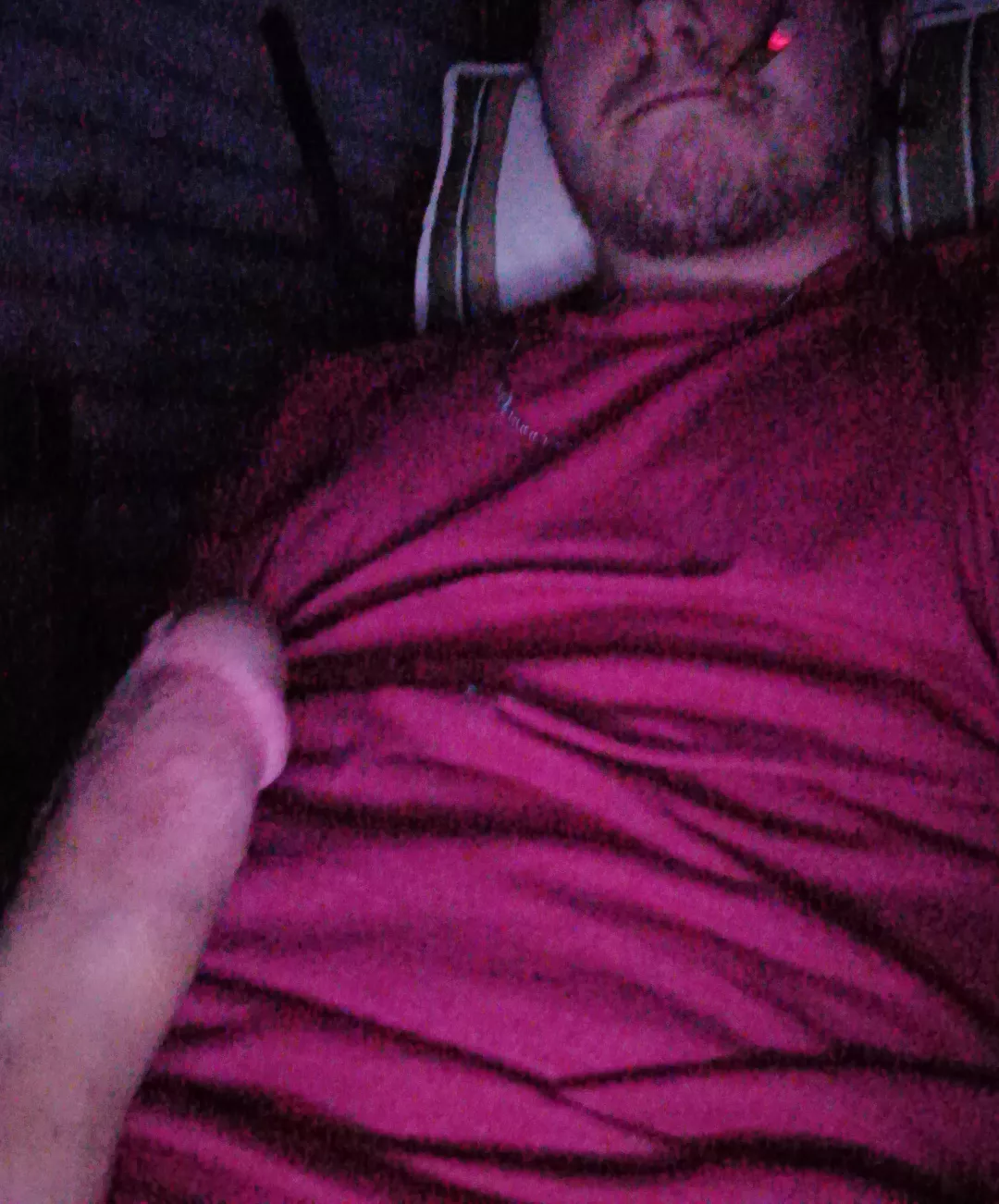 Who wants to suck my dick while I smoke some weed? 