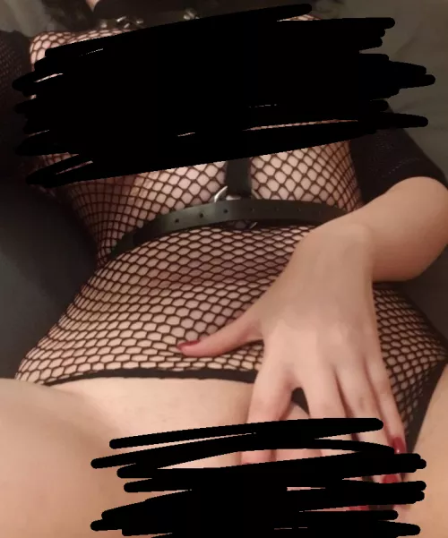 Who's ready for a goth mom, Upvote and comment so I'll send the uncensored thanks 😙
