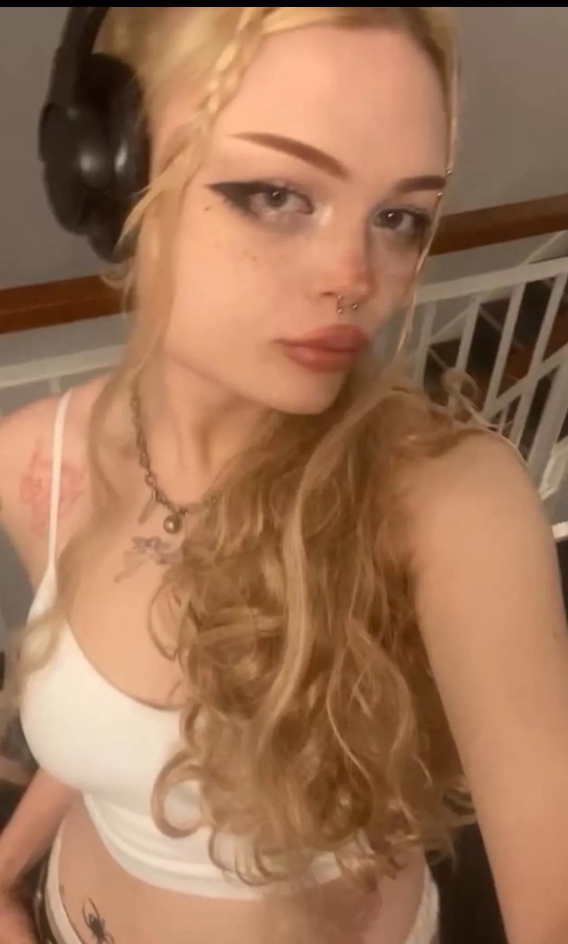 your gonna be my good little puppy aren’t you loser ? 21yo dom to ruin your life🇬🇧💋❤️