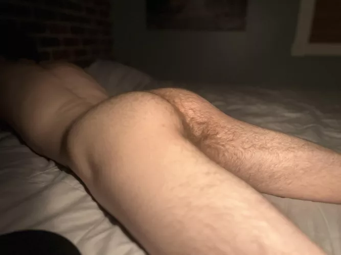 [18] Down to be roommates? 