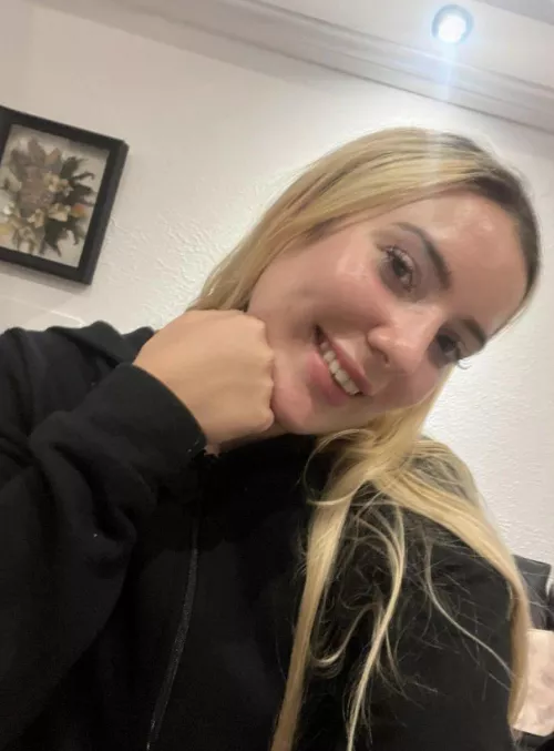 19 F4M showing off a smile—what’s your best one like?