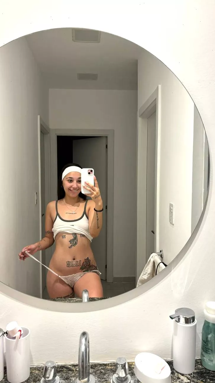 19F Looking for who can keep my dirty little secret 