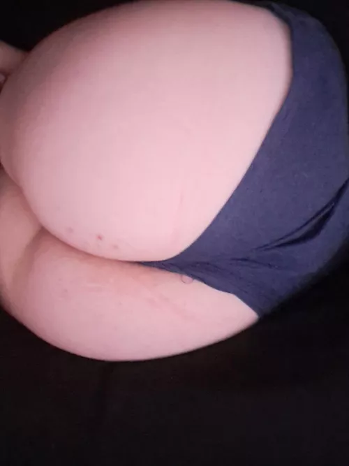 19f🤭 Would you spank me?😩