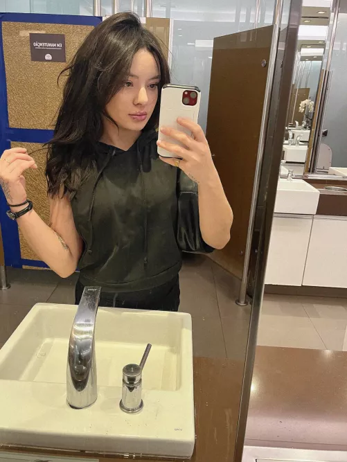 21f Lets not be to  serious in our lives, lets have lil fun sometimes