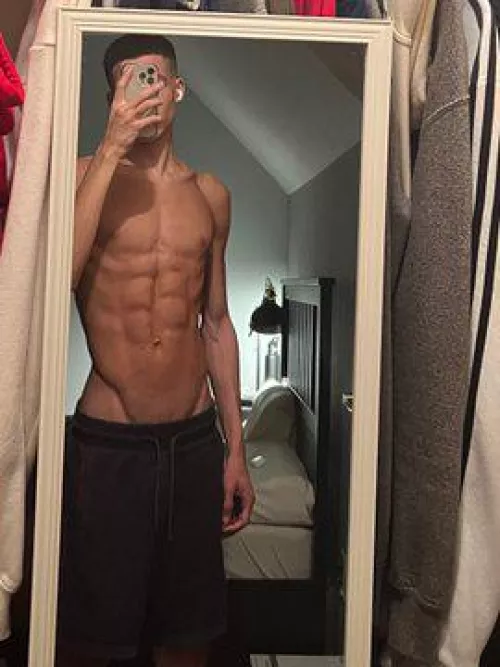 [22] What do you think of my v-shaped body?
