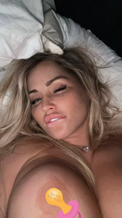 26F [F4MF]  just a little peek of what’s under the covers. Care to join me? 😏💋