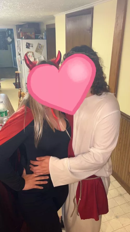 26m24f bi couple around Quincy looking for another bi couple or f for a full swap or threesome