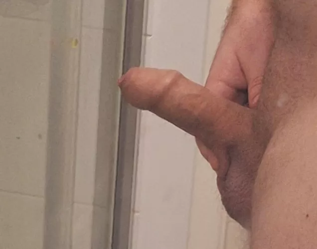 30 [M4F] looking for sexting partner to make me feel good about my average cock.