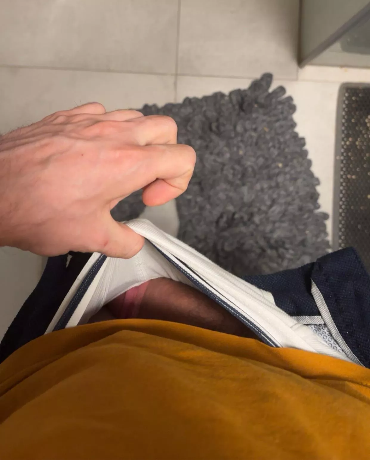 [30] Stell dir vor dass dein Kumpel dir seinen Schwanz so zeigt, was würdest du tun? 