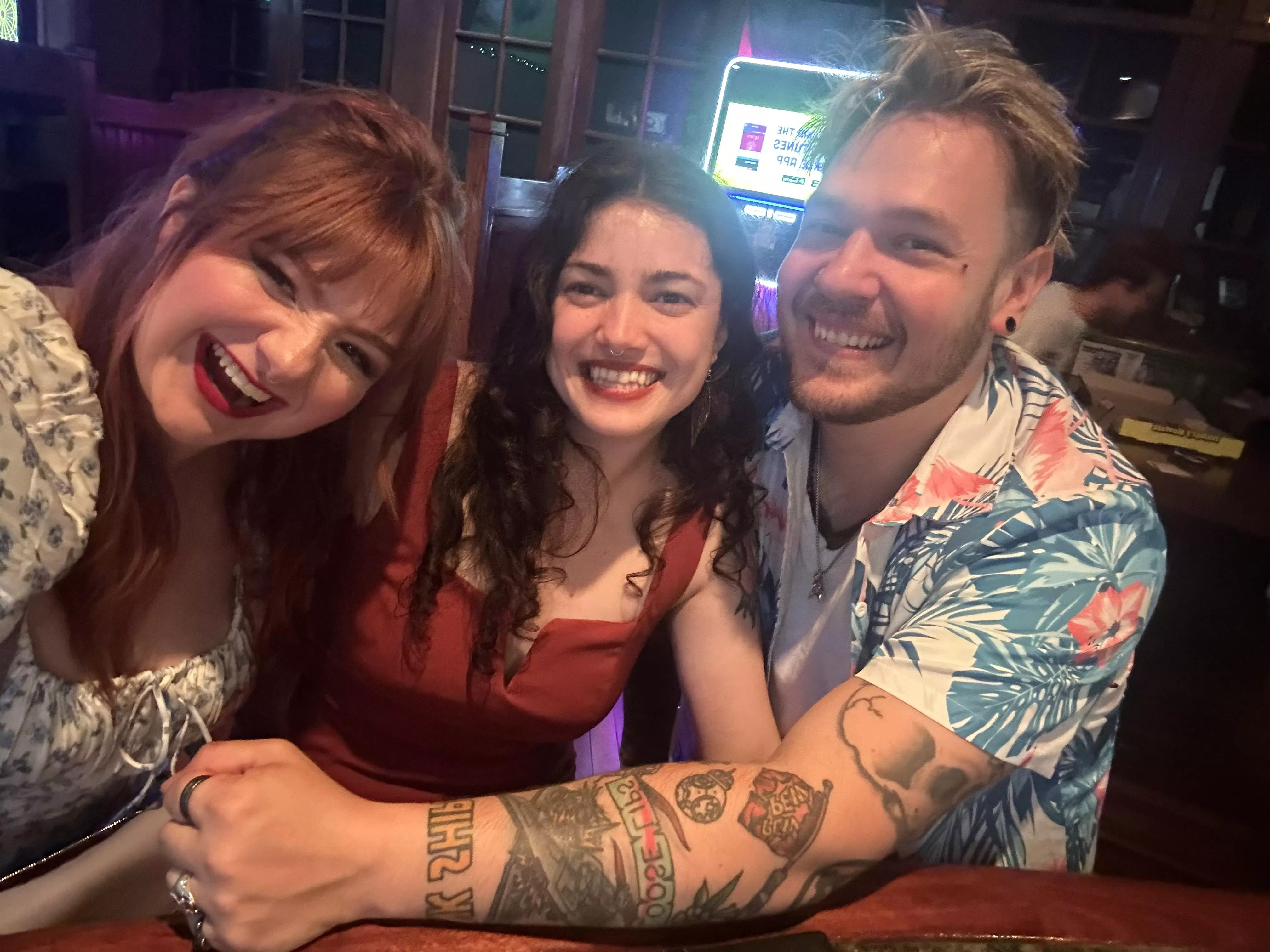 31/29 [MF4MF/F] #Cincinatti throuple (MFF) visiting from out of town, looking for group plan