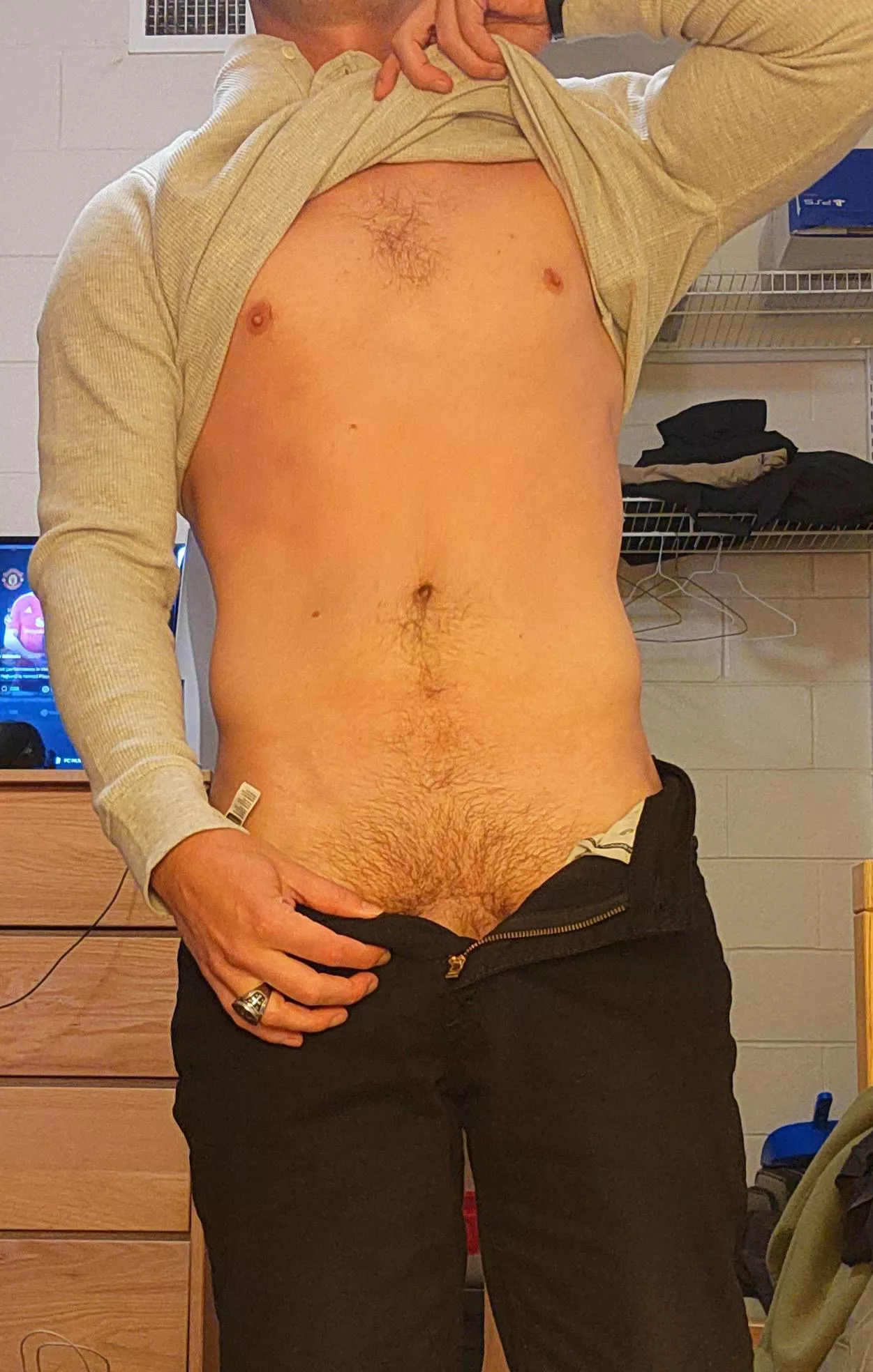 33M Only wear underwear at the gym [VA] Stafford