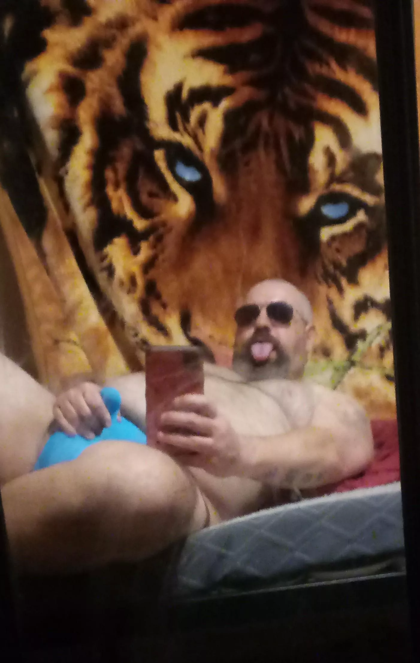 (48) eyes on me lovers!!!;