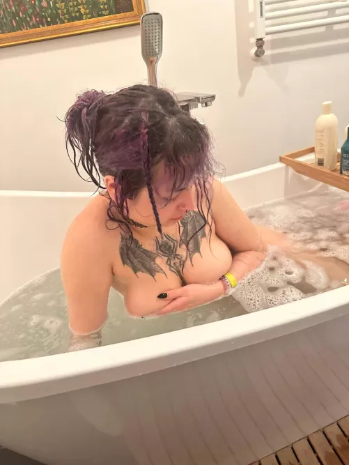 anyone want to sext with me?