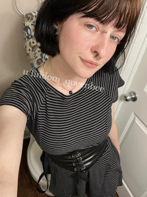 aren’t you looking to please your queen for her birthday? only 6 days to go!