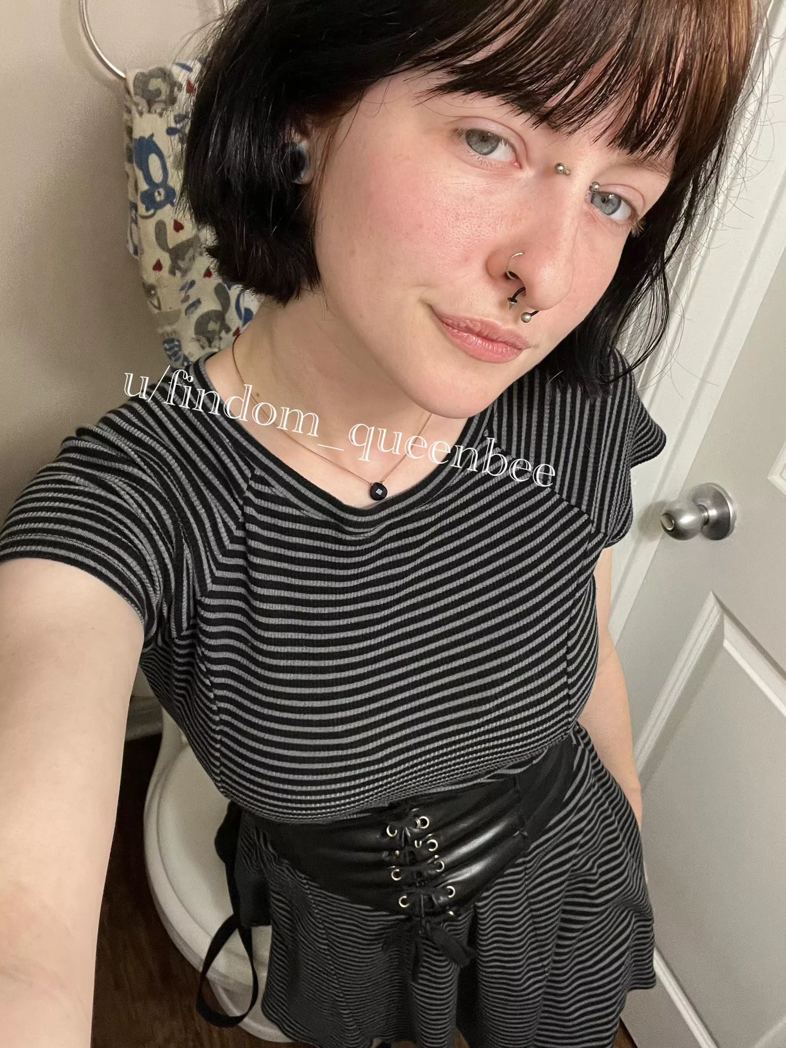 aren’t you looking to please your queen for her birthday? only 6 days to go!