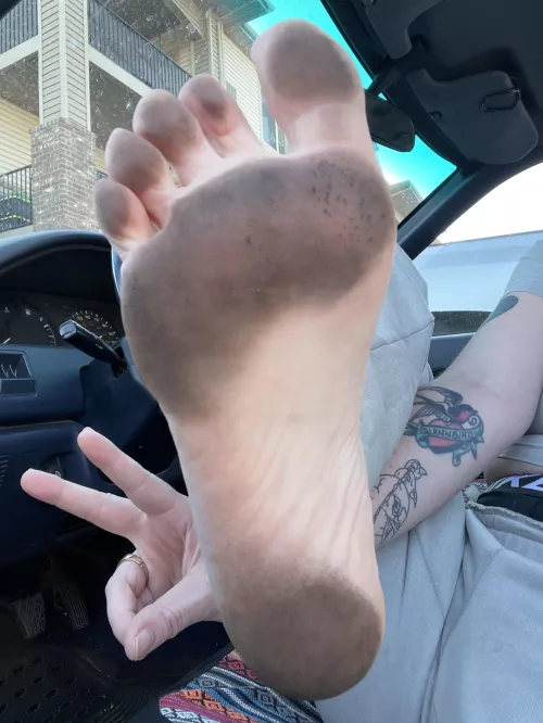 Back from running errands without shoes! Clean me up pretty please?